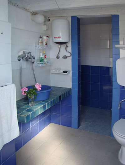 Image of the toilet in Henry's Amorgos house in Langatha, langada, Lankada